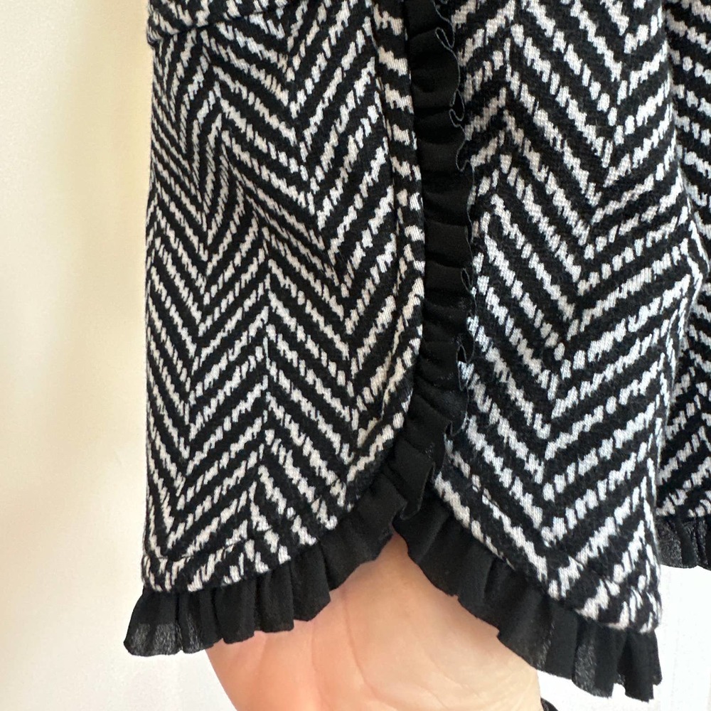 Chico's Sz 1 (8) Black and White Chevron Dress Blazer with Ruffle Lace Trim - Picture 7 of 7